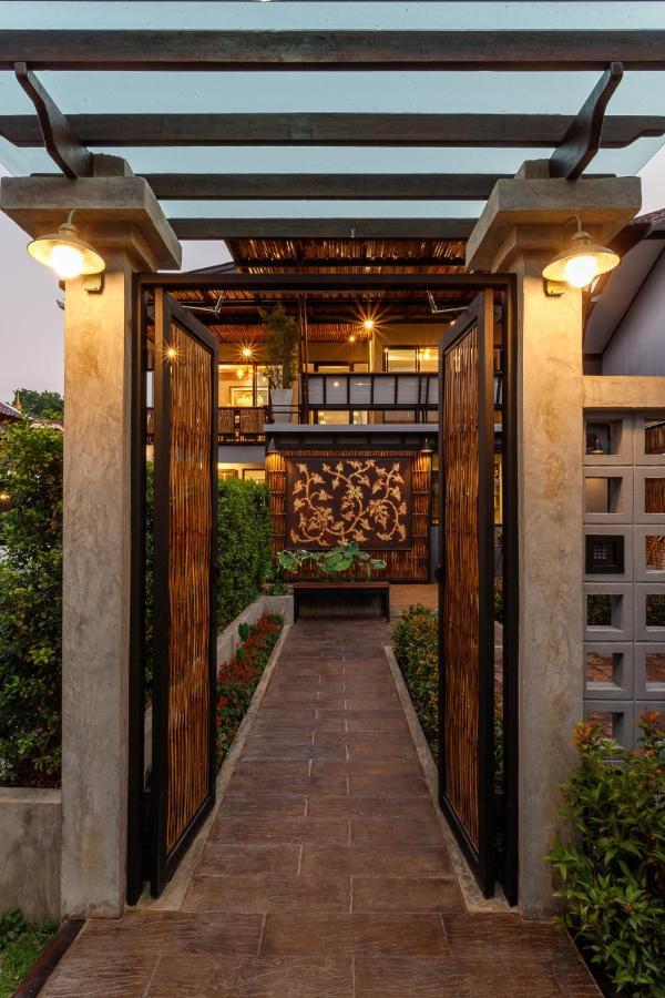 One Art And Gallery Hostel Chiang Mai
