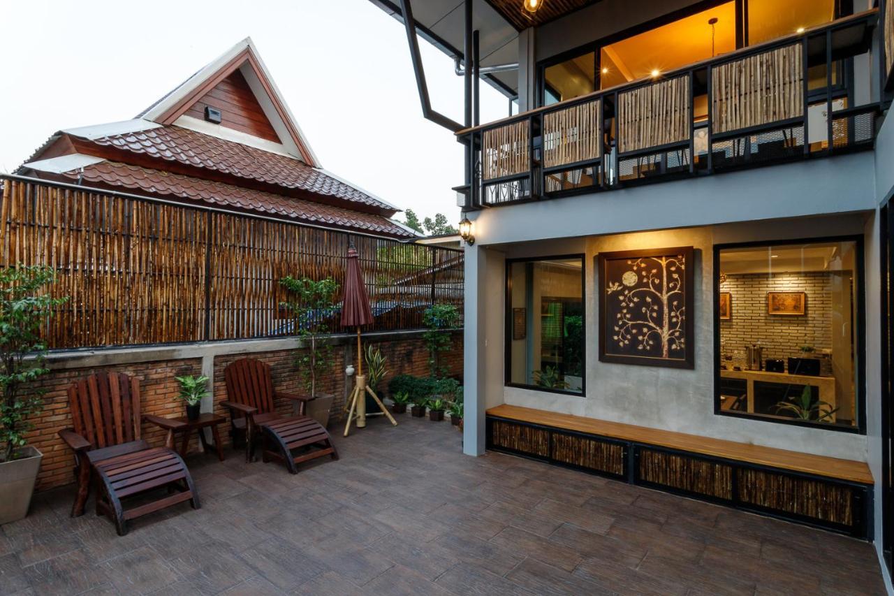 One Art And Gallery Hostel Chiang Mai